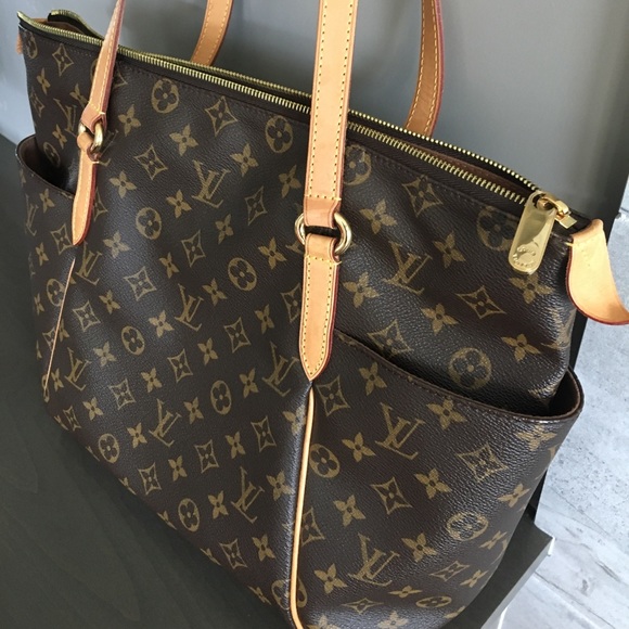 Authentic LOUIS VUITTON TOTALLY - Picture 2 of 8